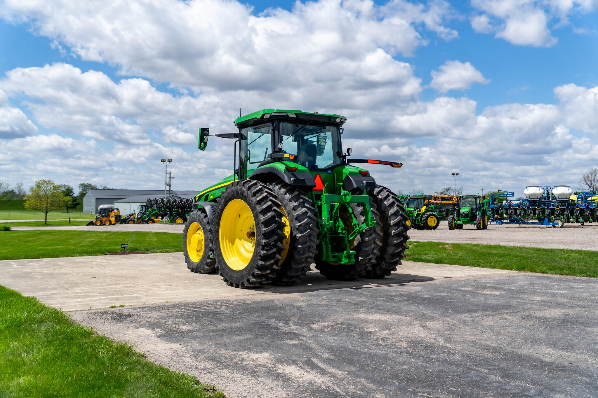 2023 John Deere 8R 250 Tractor