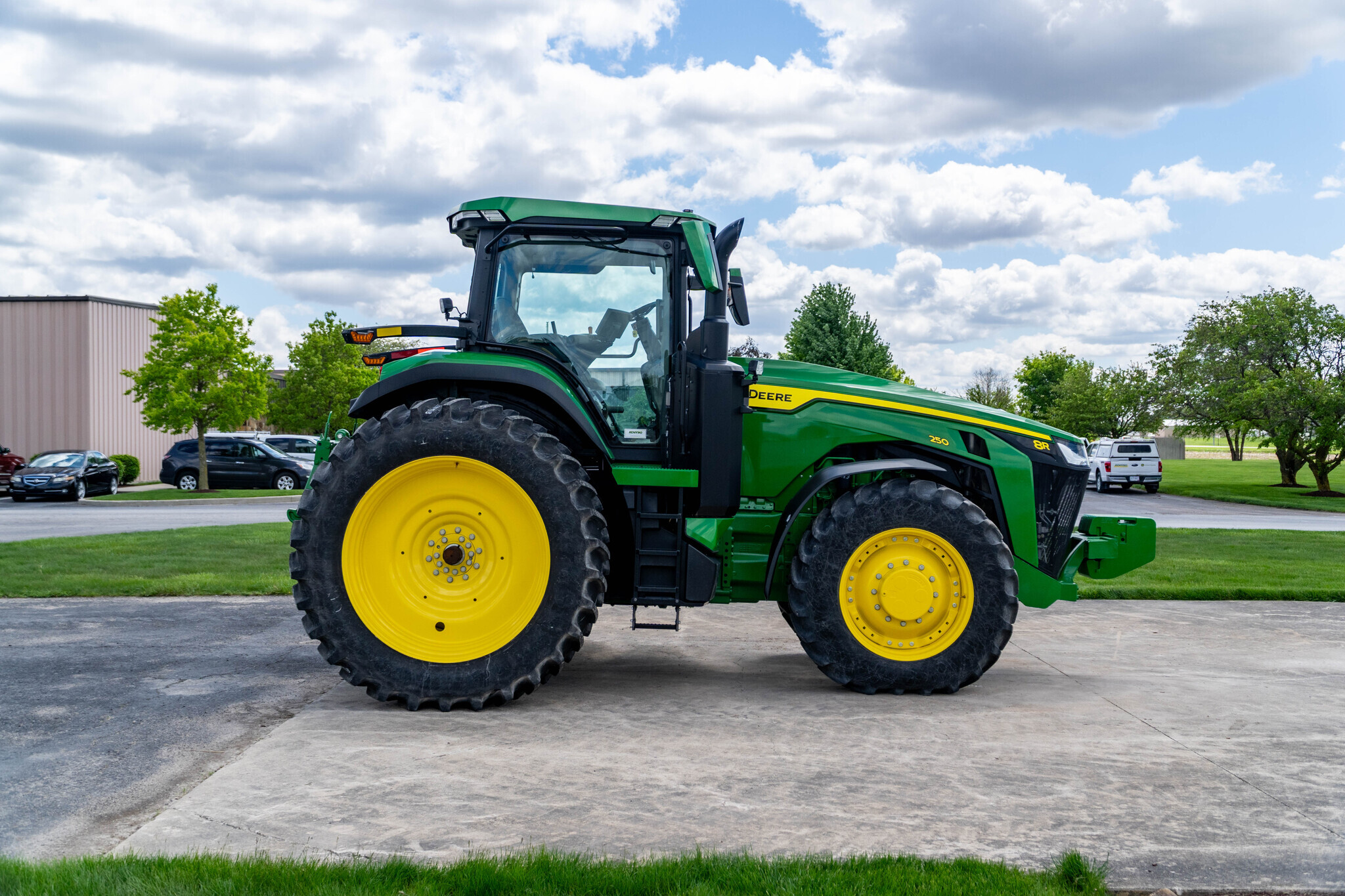 2023 John Deere 8R 250 Tractor