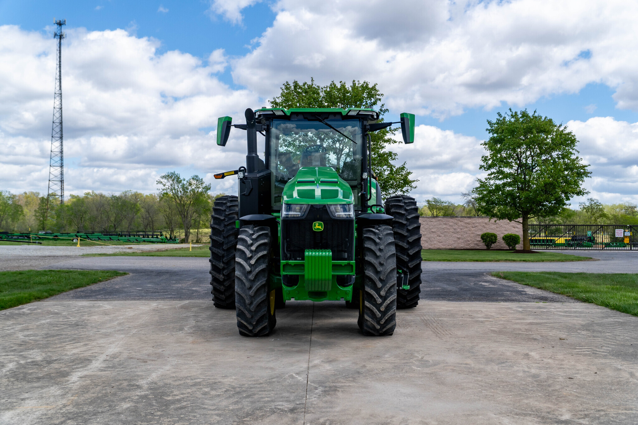 2023 John Deere 8R 250 Tractor