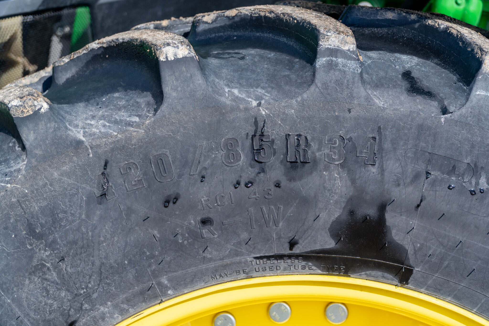 2023 John Deere 8R 250 Tractor