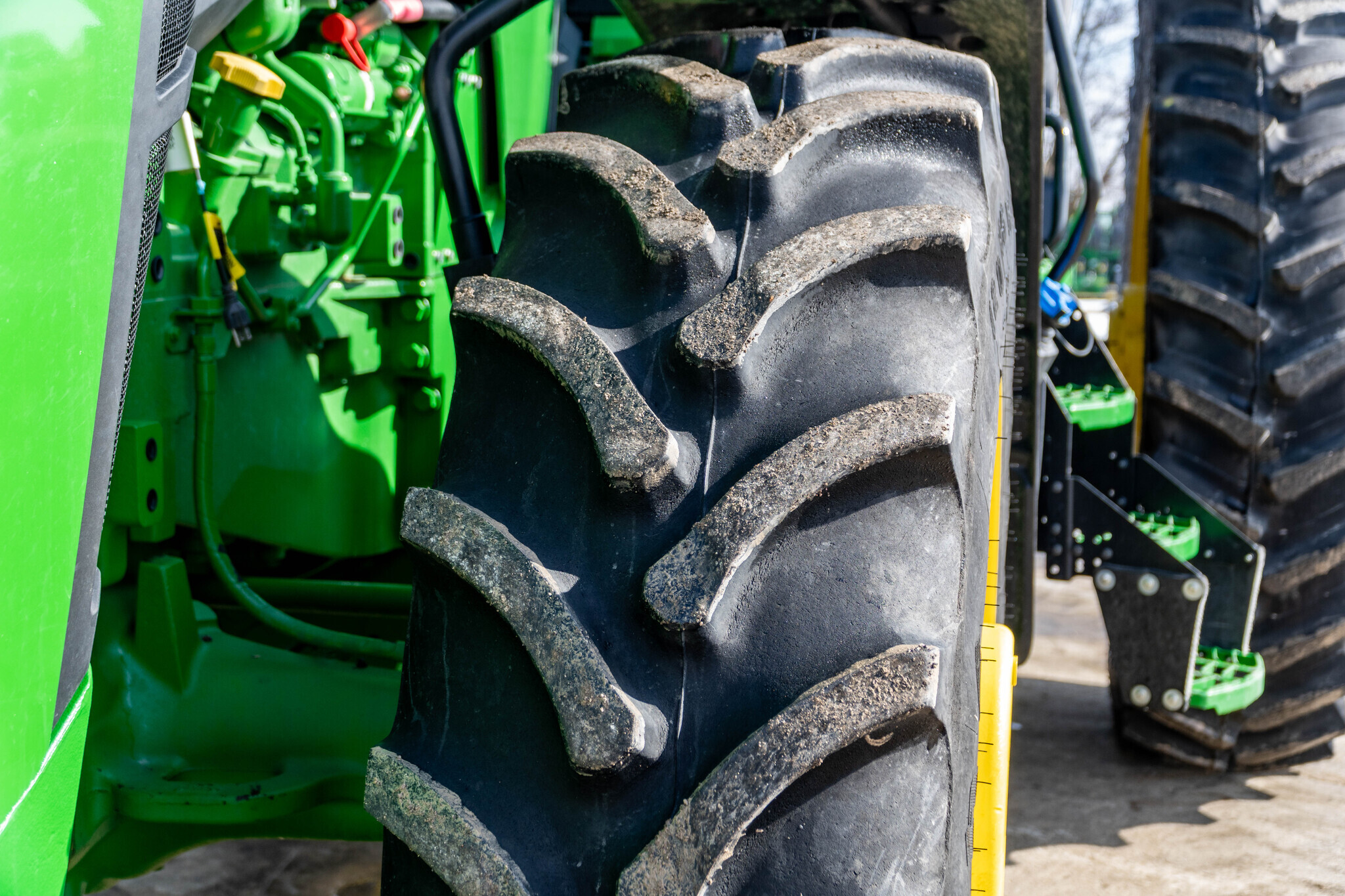 2023 John Deere 8R 250 Tractor