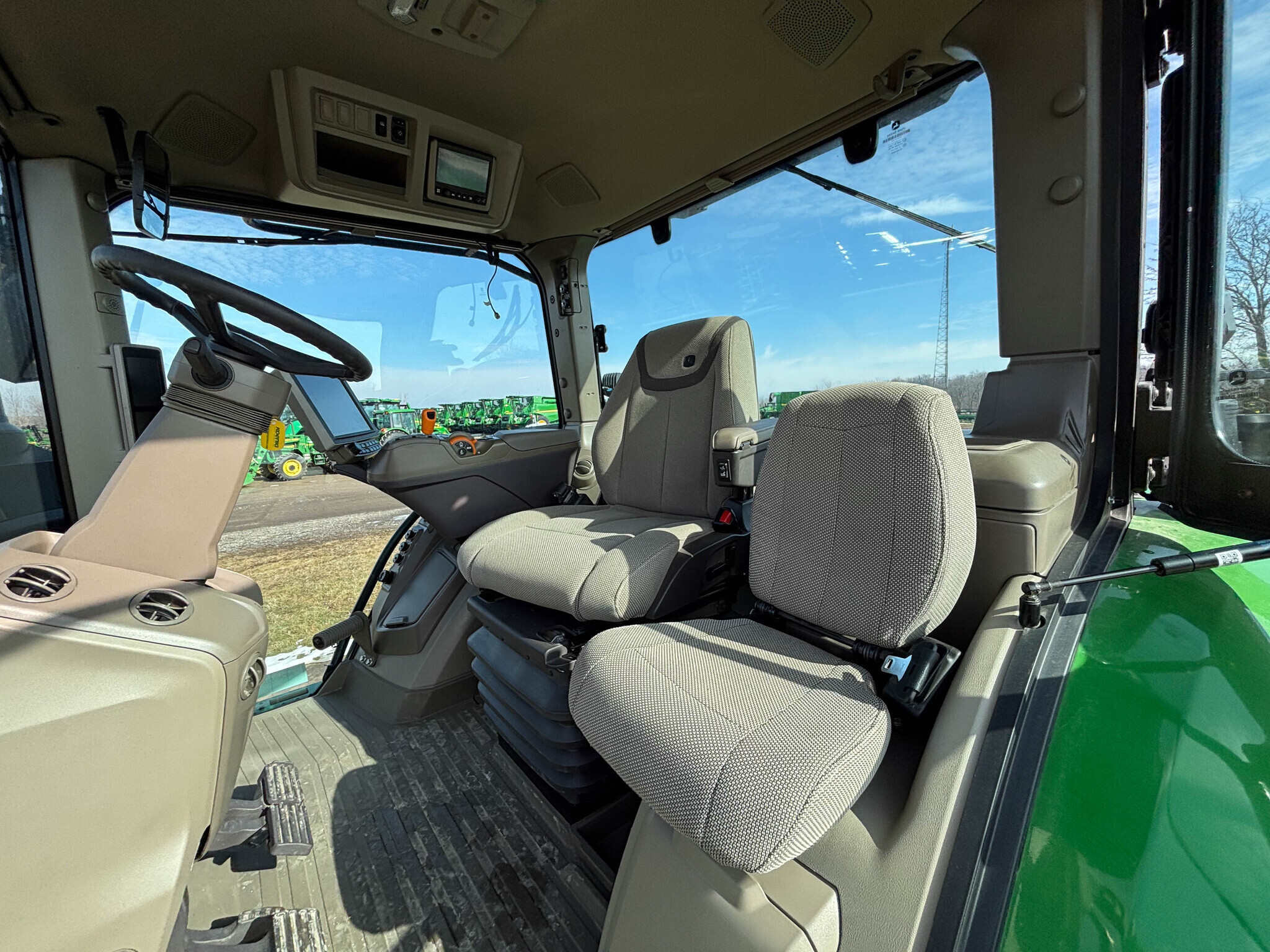 2023 John Deere 8R 250 Tractor