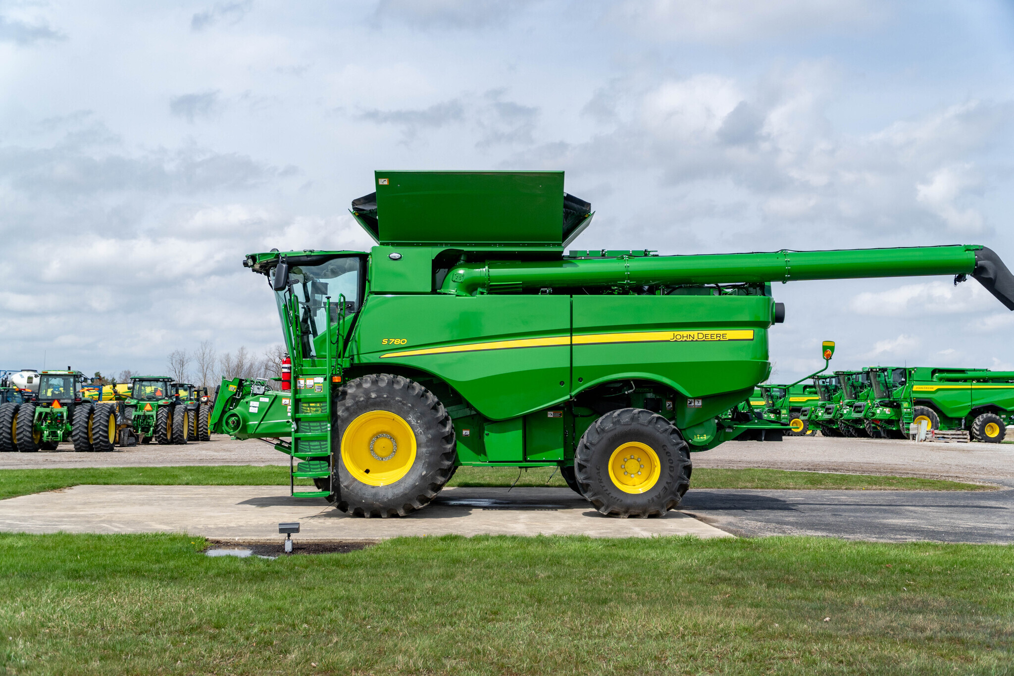 2024 John Deere S780 Combine