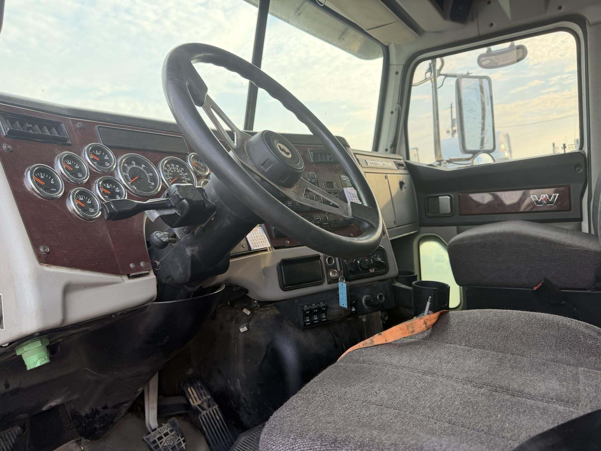 2019 Western Star 4700 Semi Trucks/Trailer