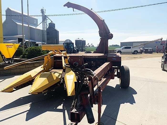  New Holland 790 Pull-Type Forage Harvester