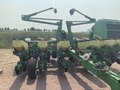 2001 John Deere 1760 Planter