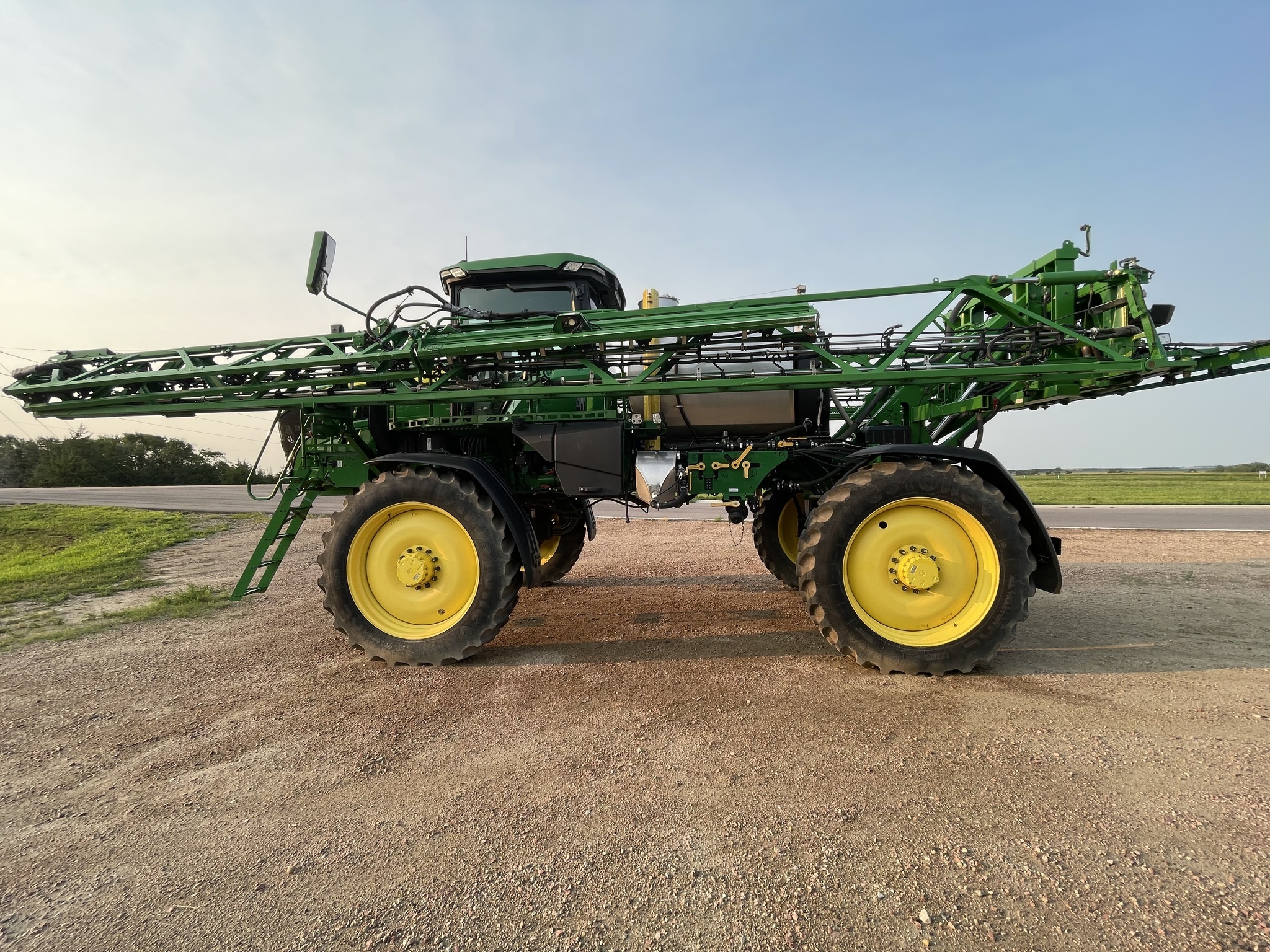 2022 John Deere 410R Self-Propelled Sprayer
