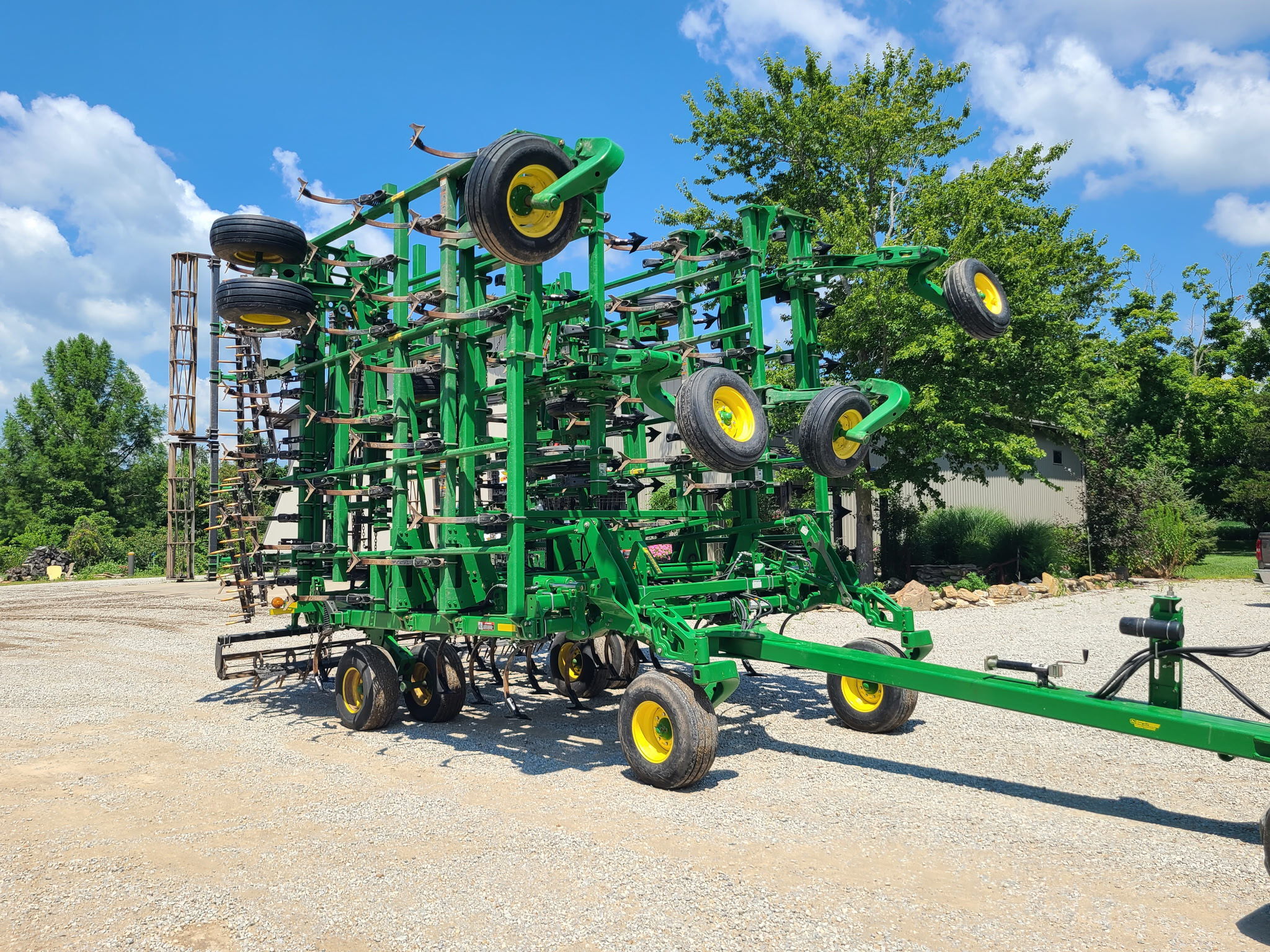2011 John Deere 2210 Field Cultivator