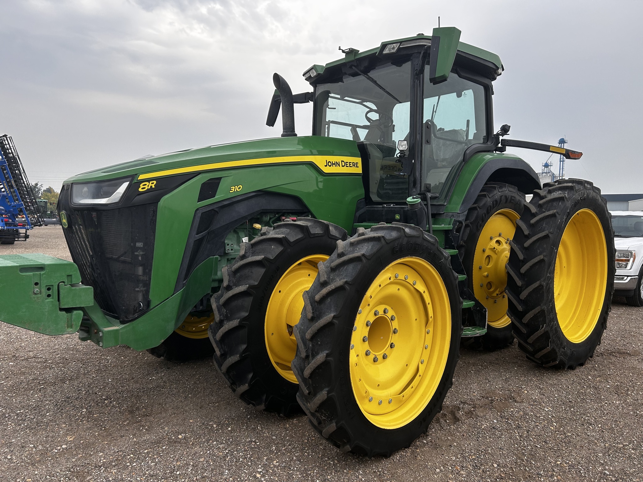 2022 John Deere 8R 310 Tractor
