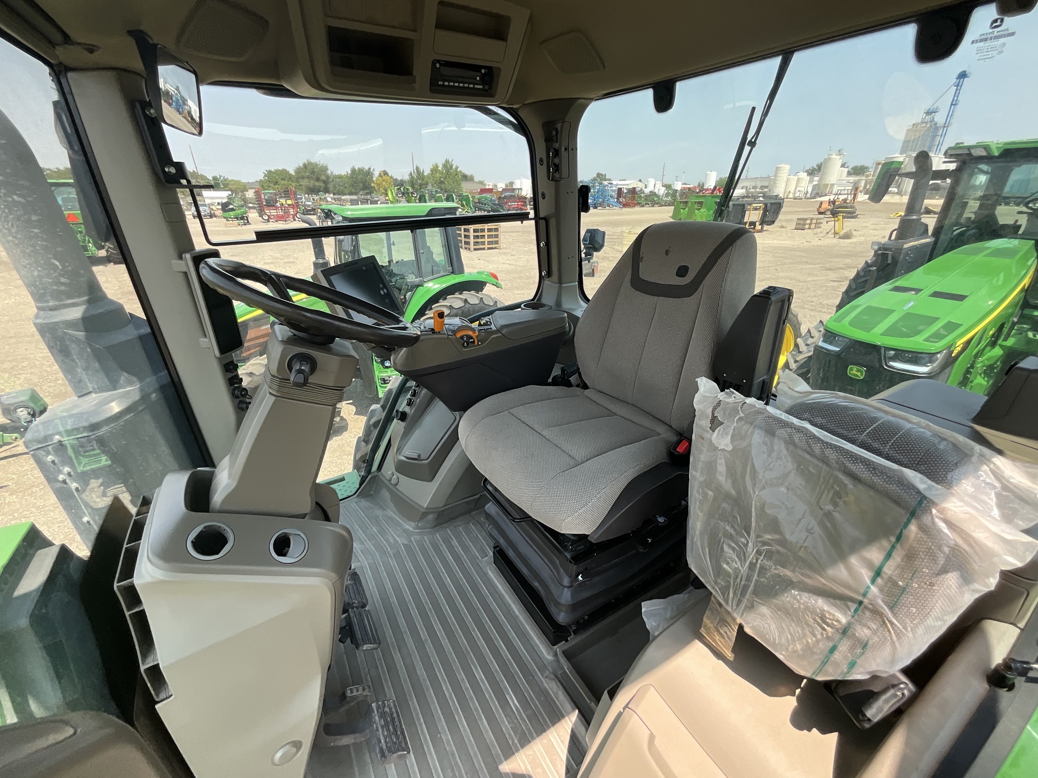 2022 John Deere 8R 310 Tractor