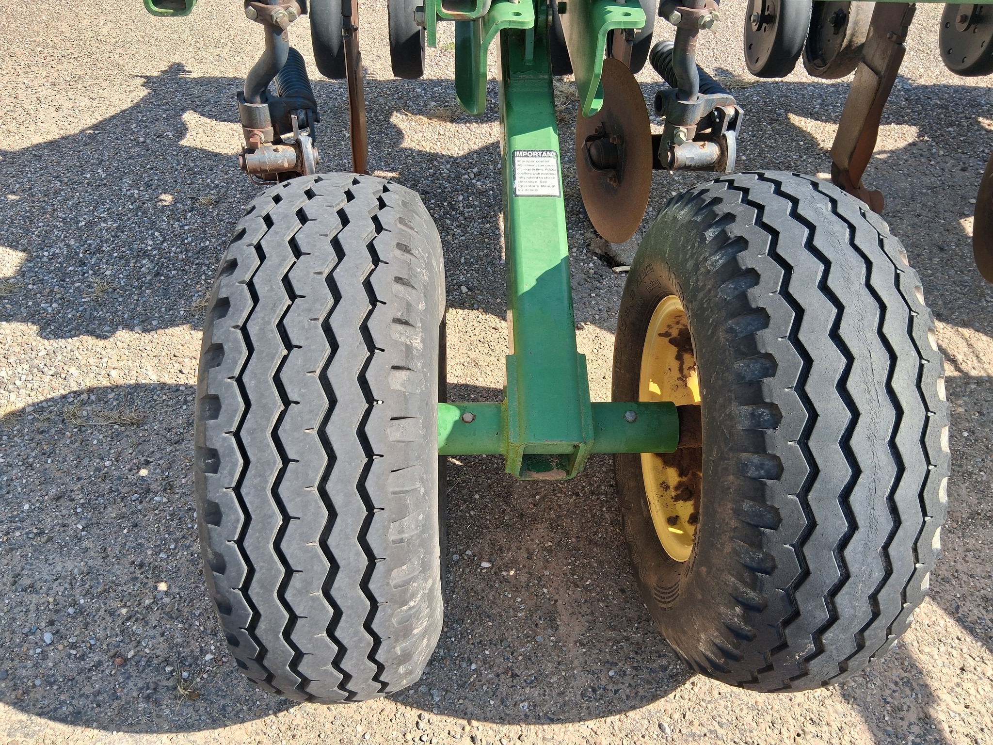 2011 John Deere 2100 In-Line Ripper