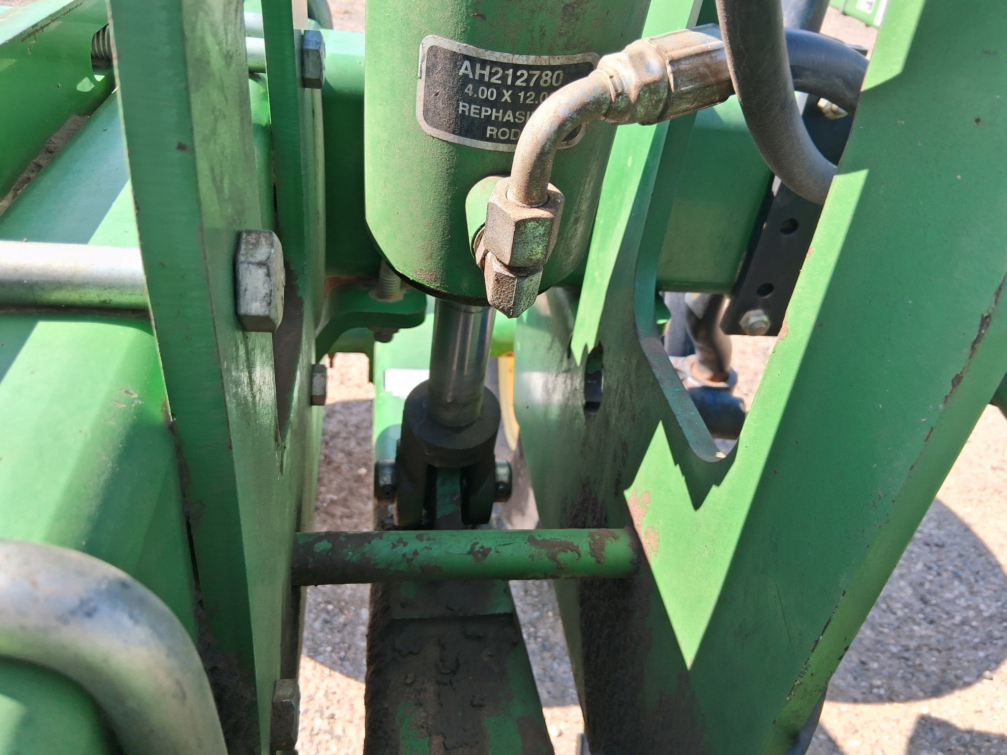 2011 John Deere 2100 In-Line Ripper