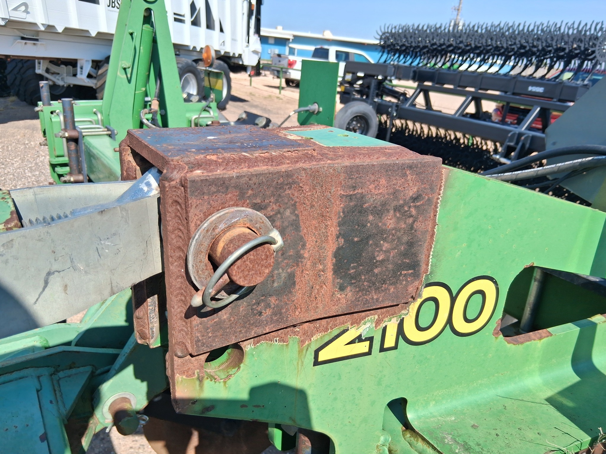 2011 John Deere 2100 In-Line Ripper