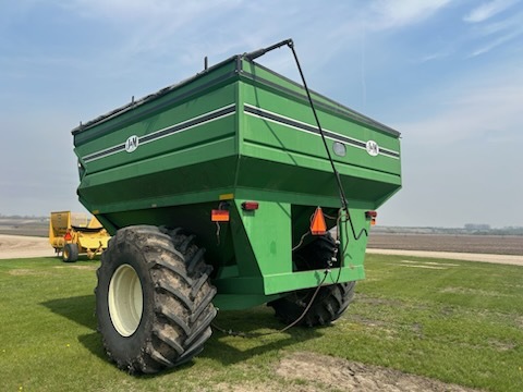  J&M 750-16 Grain Cart