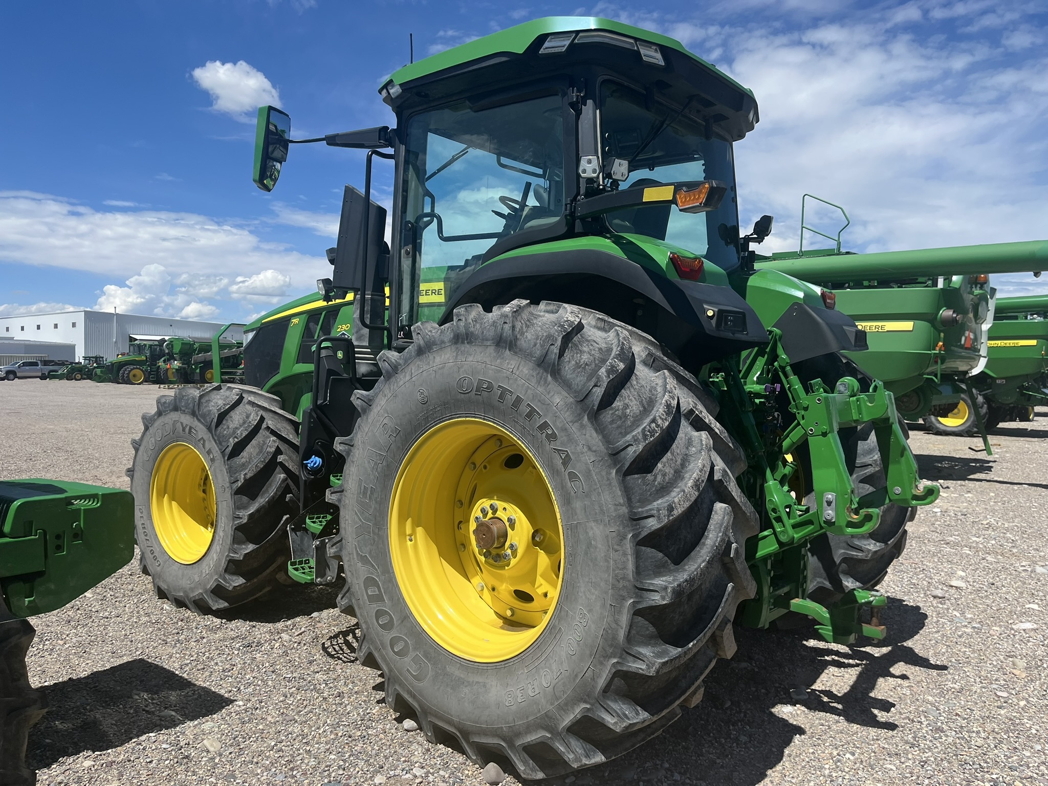 2023 John Deere 7R 230 Tractor