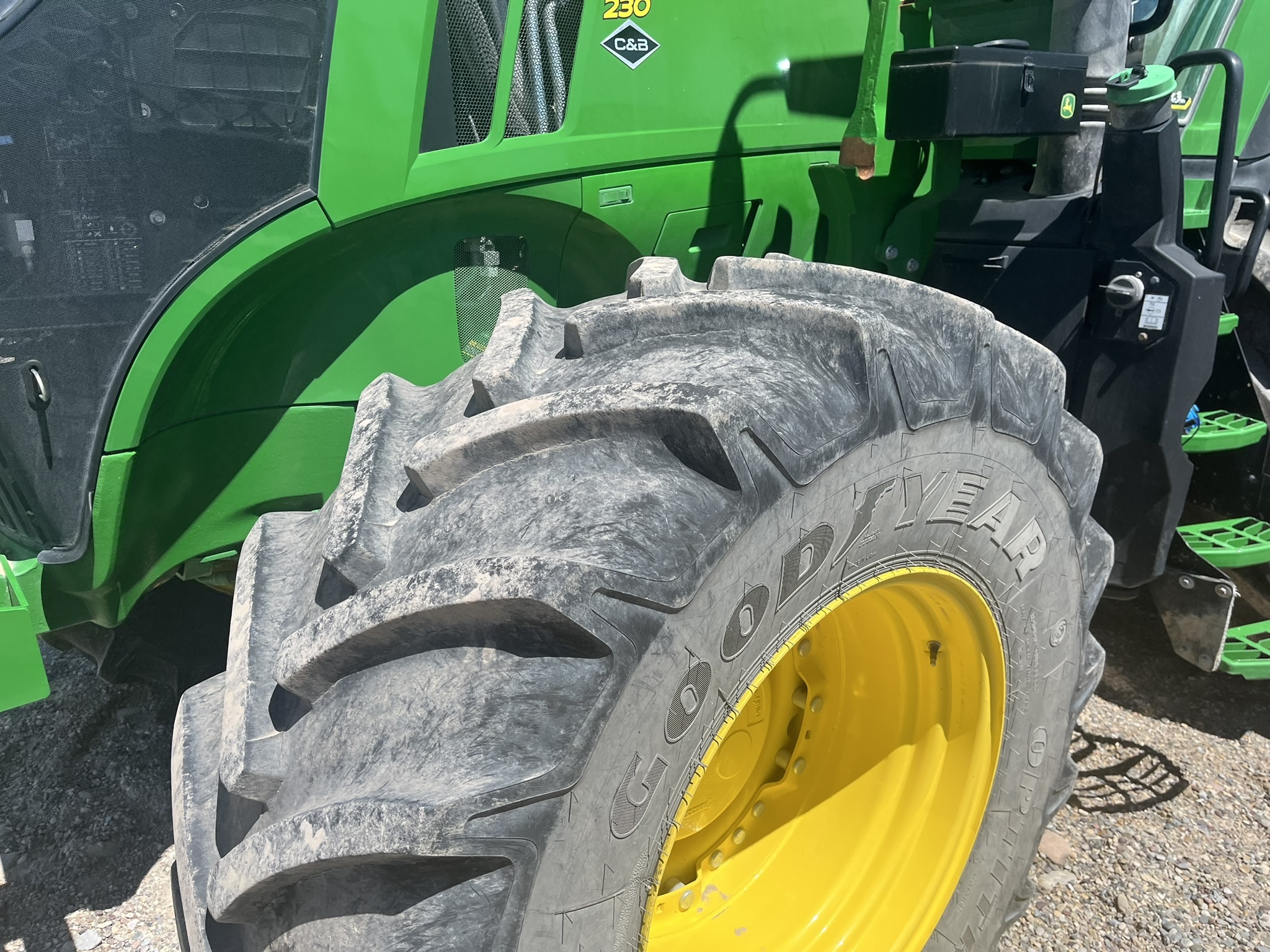 2023 John Deere 7R 230 Tractor