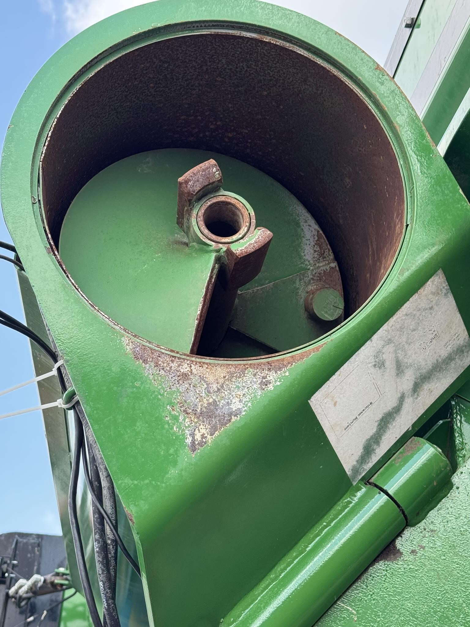  J&M 750-16 Grain Cart