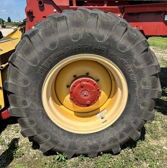 2010 New Holland H8040 Self-Propelled Windrowers and Swather