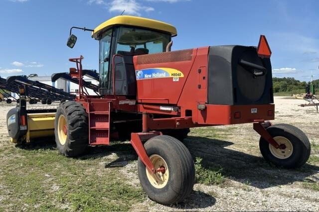 2010 New Holland H8040 Self-Propelled Windrowers and Swather