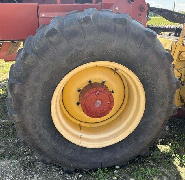 2010 New Holland H8040 Self-Propelled Windrowers and Swather