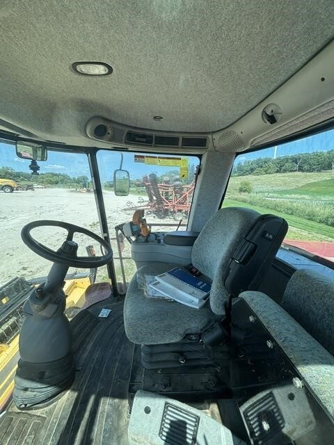 2010 New Holland H8040 Self-Propelled Windrowers and Swather