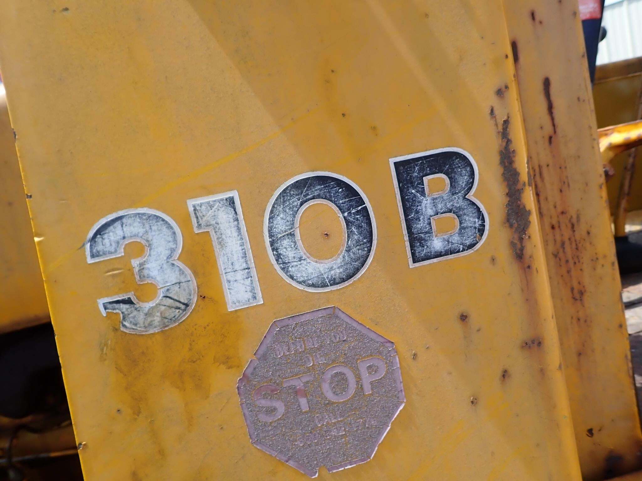  Deere 310B Backhoe