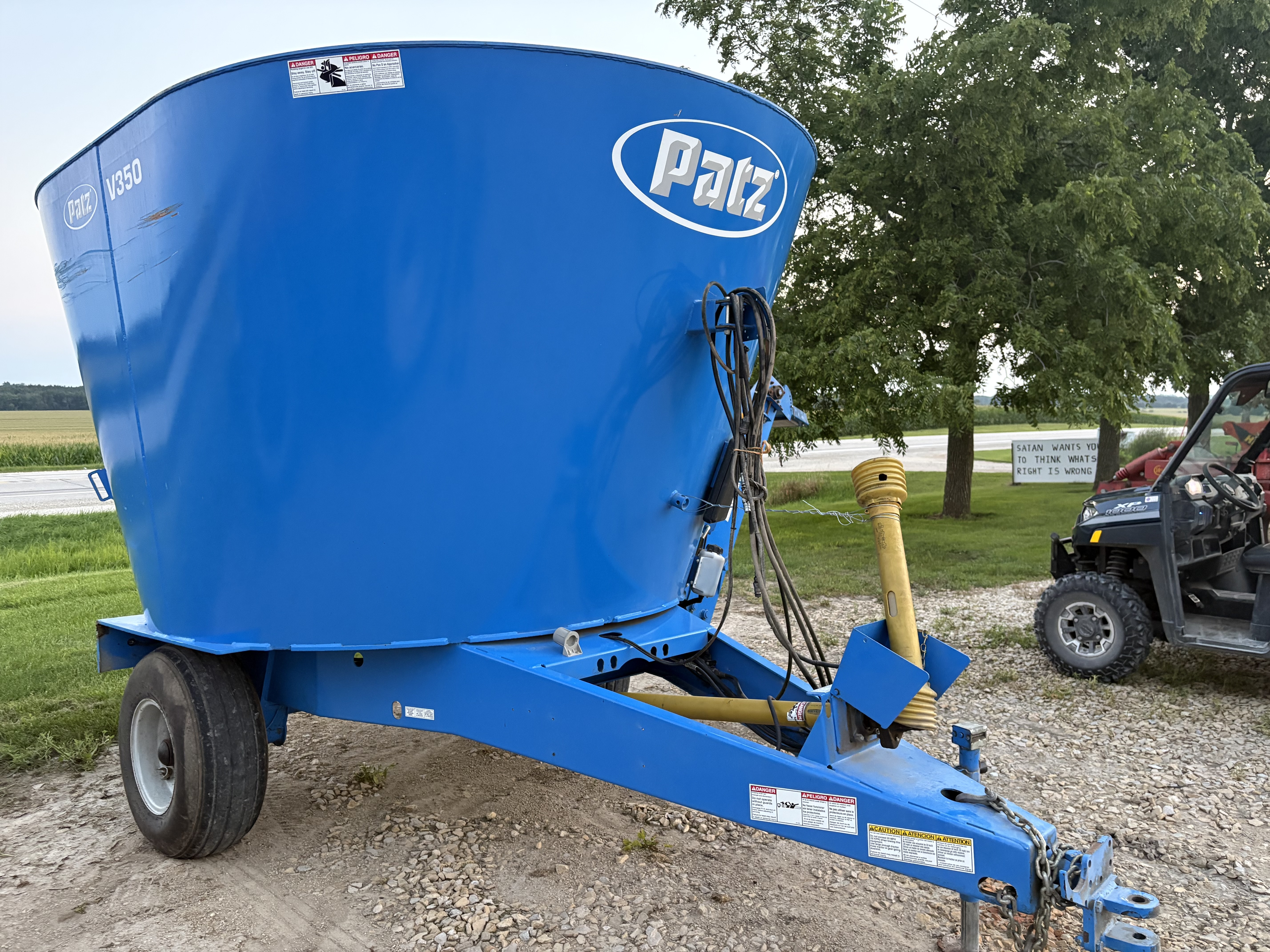 2012 Patz 800 SERIES 350 Feed Wagon