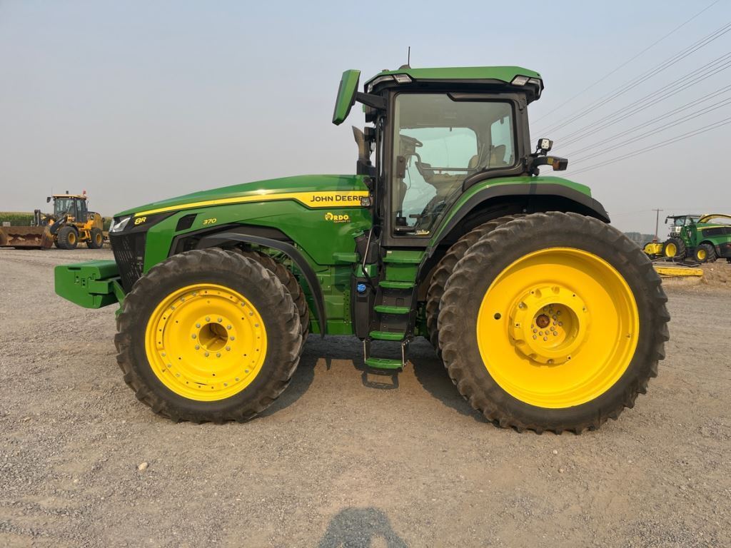 2025 John Deere 8R 370 Tractor