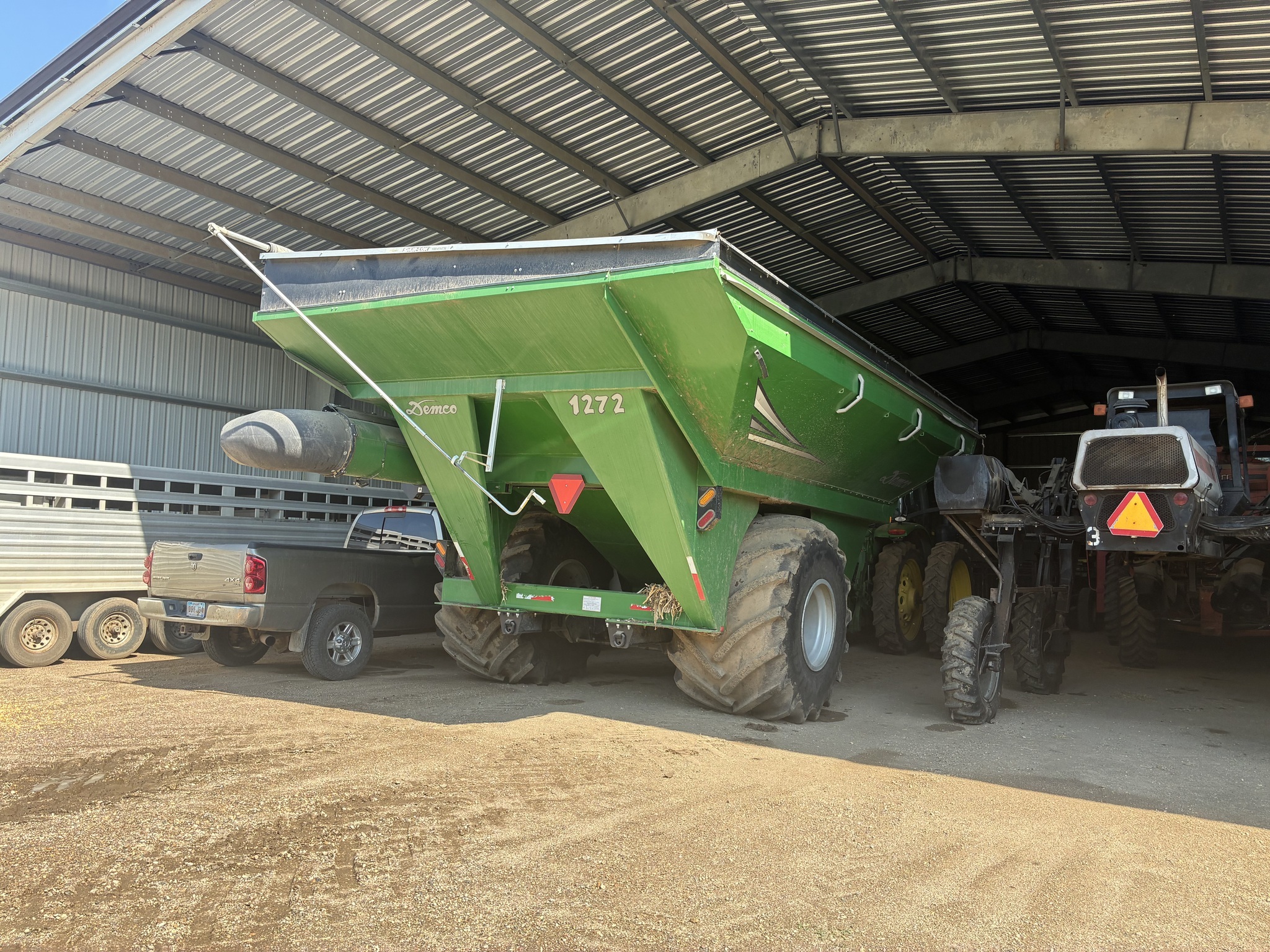 2016 Demco 1272 Grain Cart