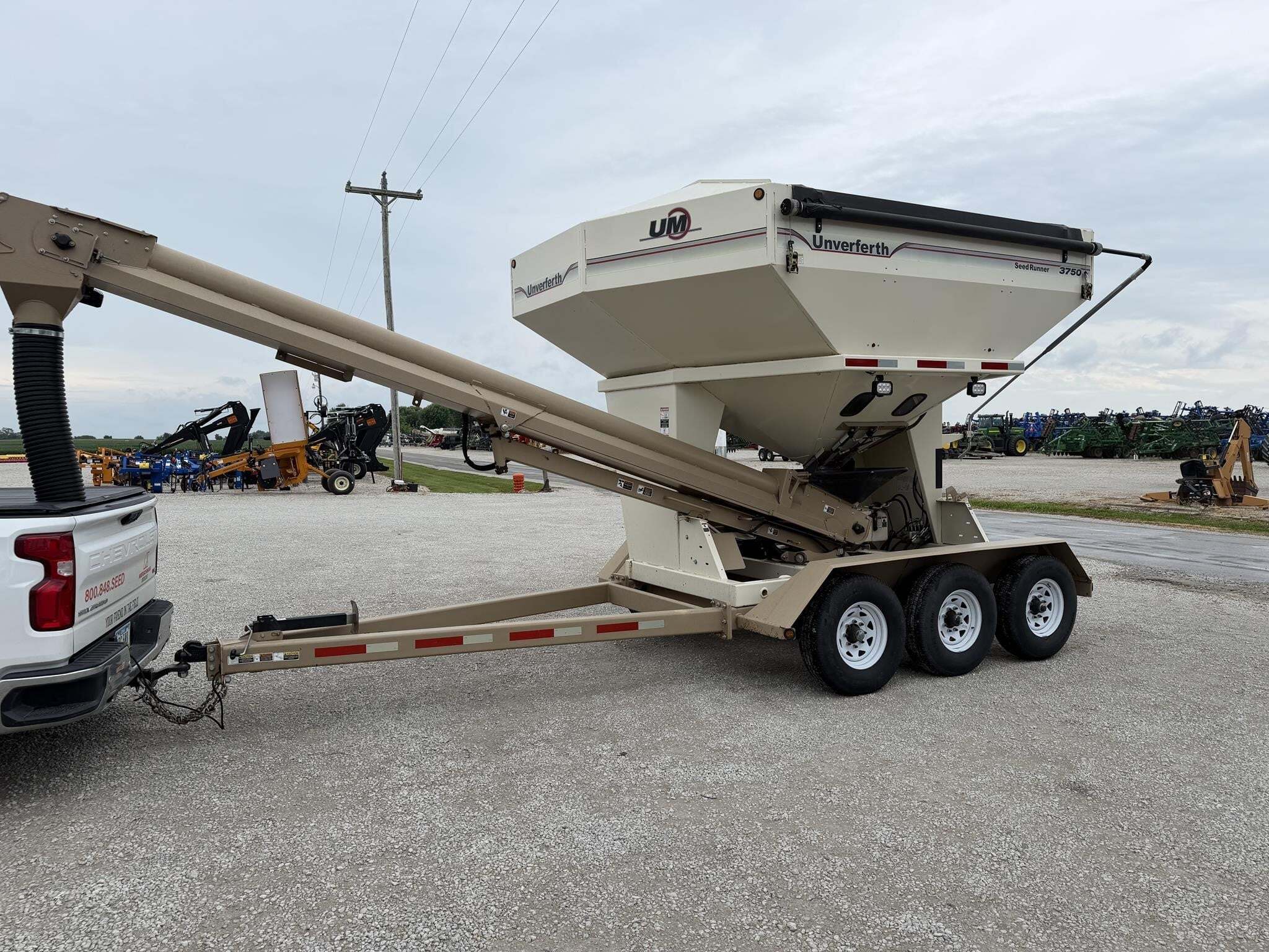  Unverferth 3750 Seed Tender