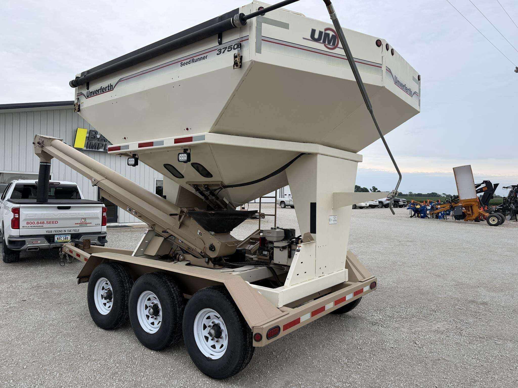  Unverferth 3750 Seed Tender