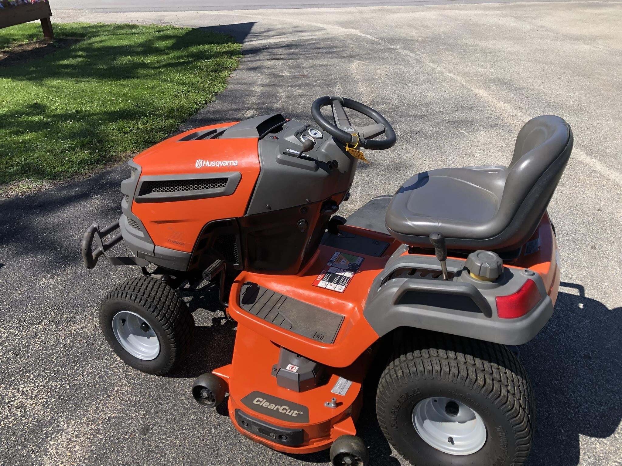 2017 Husqvarna yt48dxls Lawn Mower