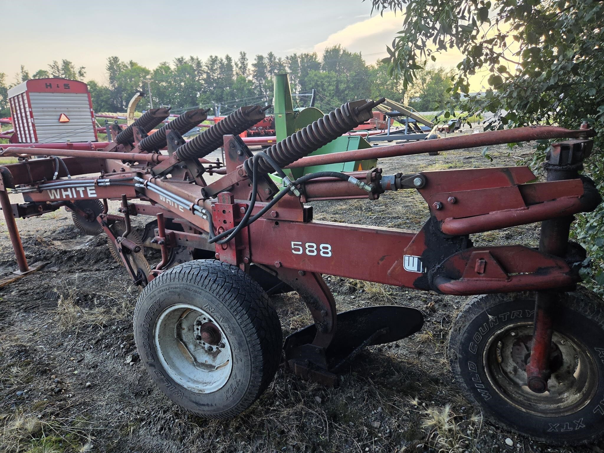 1979 White 588 Plow