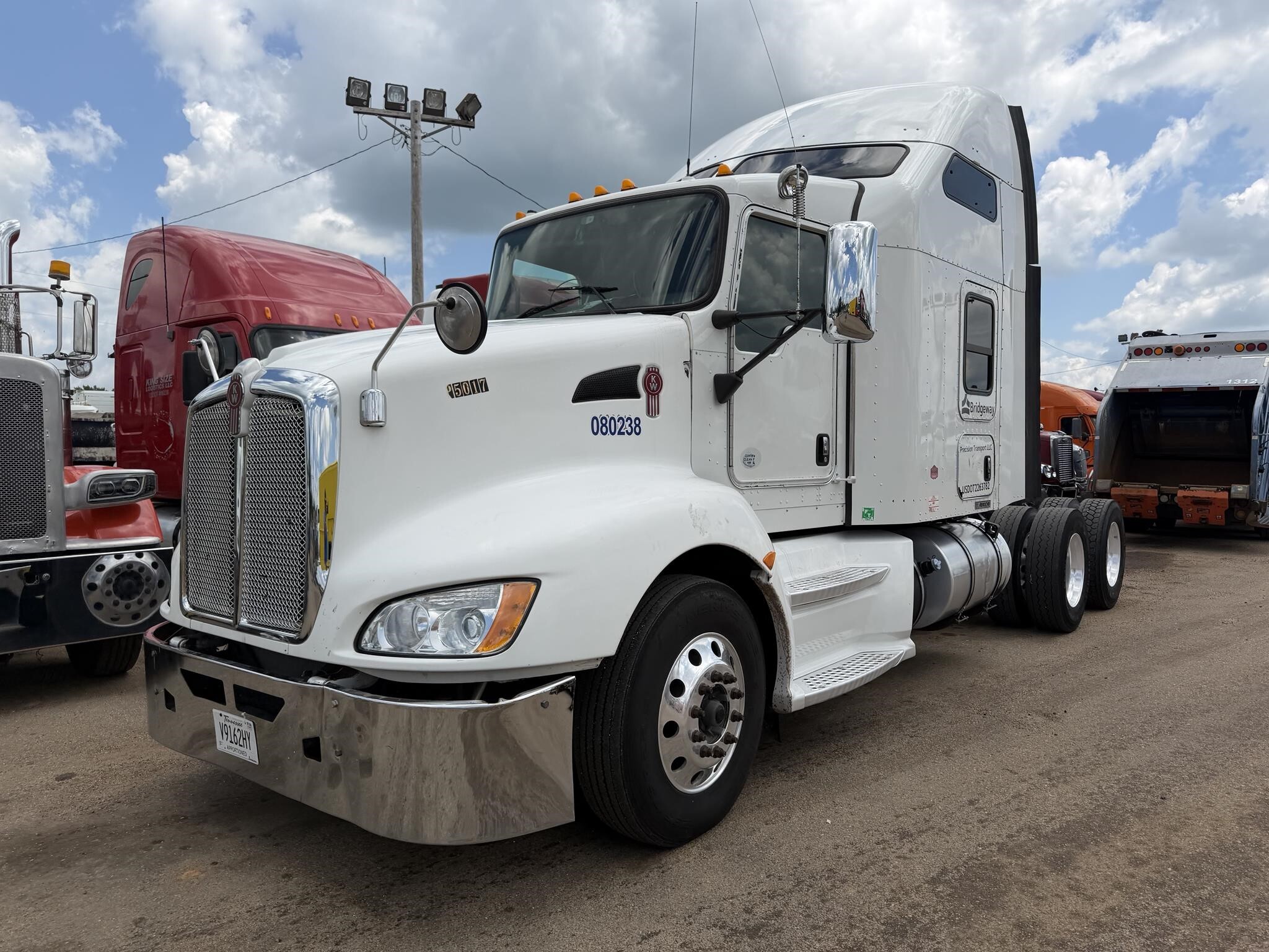 2013 Kenworth T660 Semi Trucks/Trailer