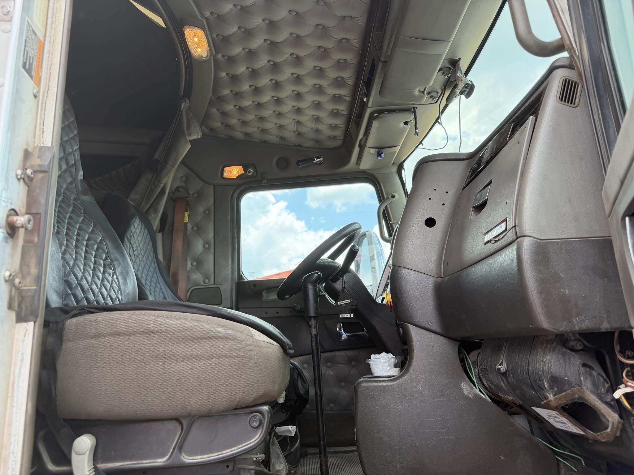 2013 Kenworth T660 Semi Trucks/Trailer