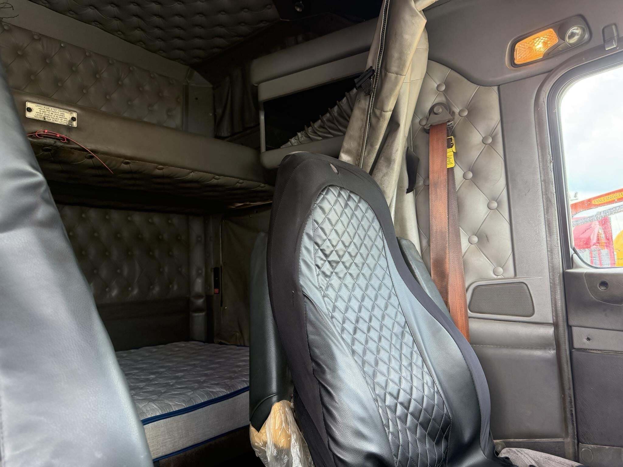 2013 Kenworth T660 Semi Trucks/Trailer