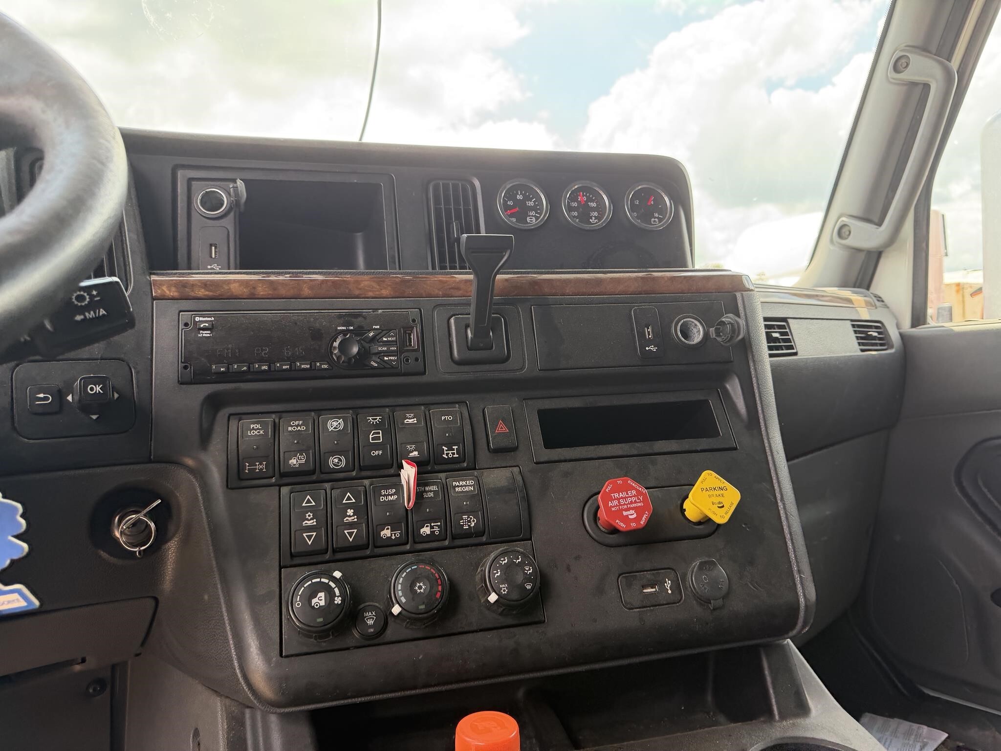2020 International LT Semi Trucks/Trailer
