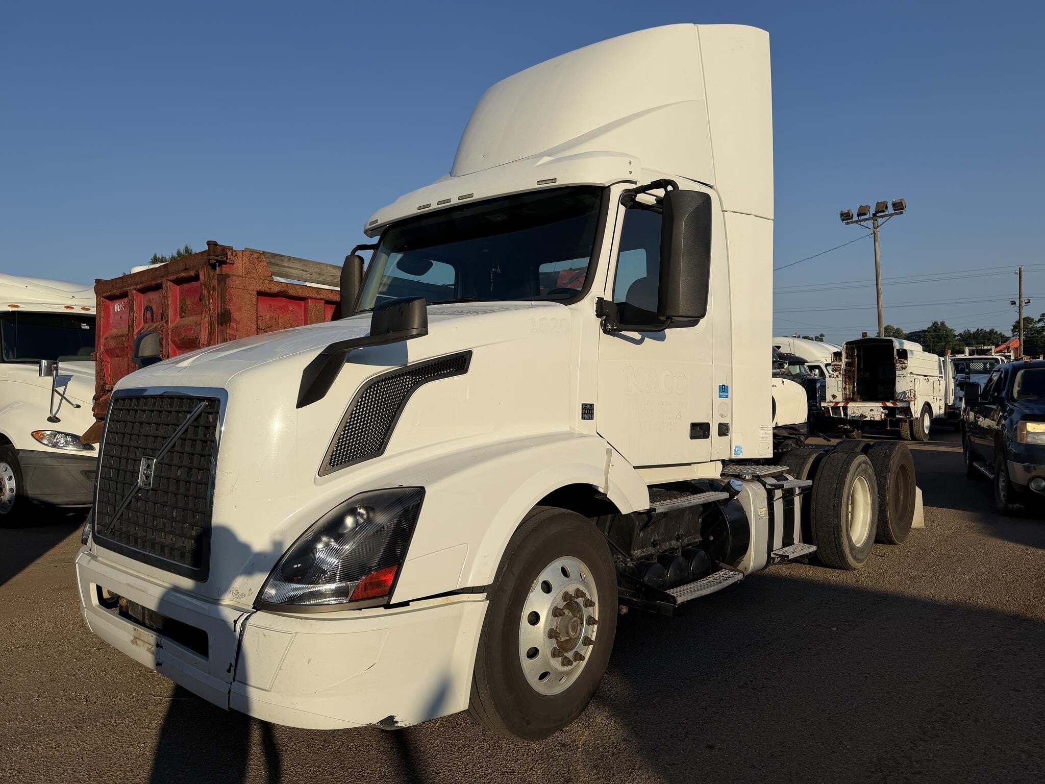 2017 Volvo VNL64T300 Semi Trucks/Trailer