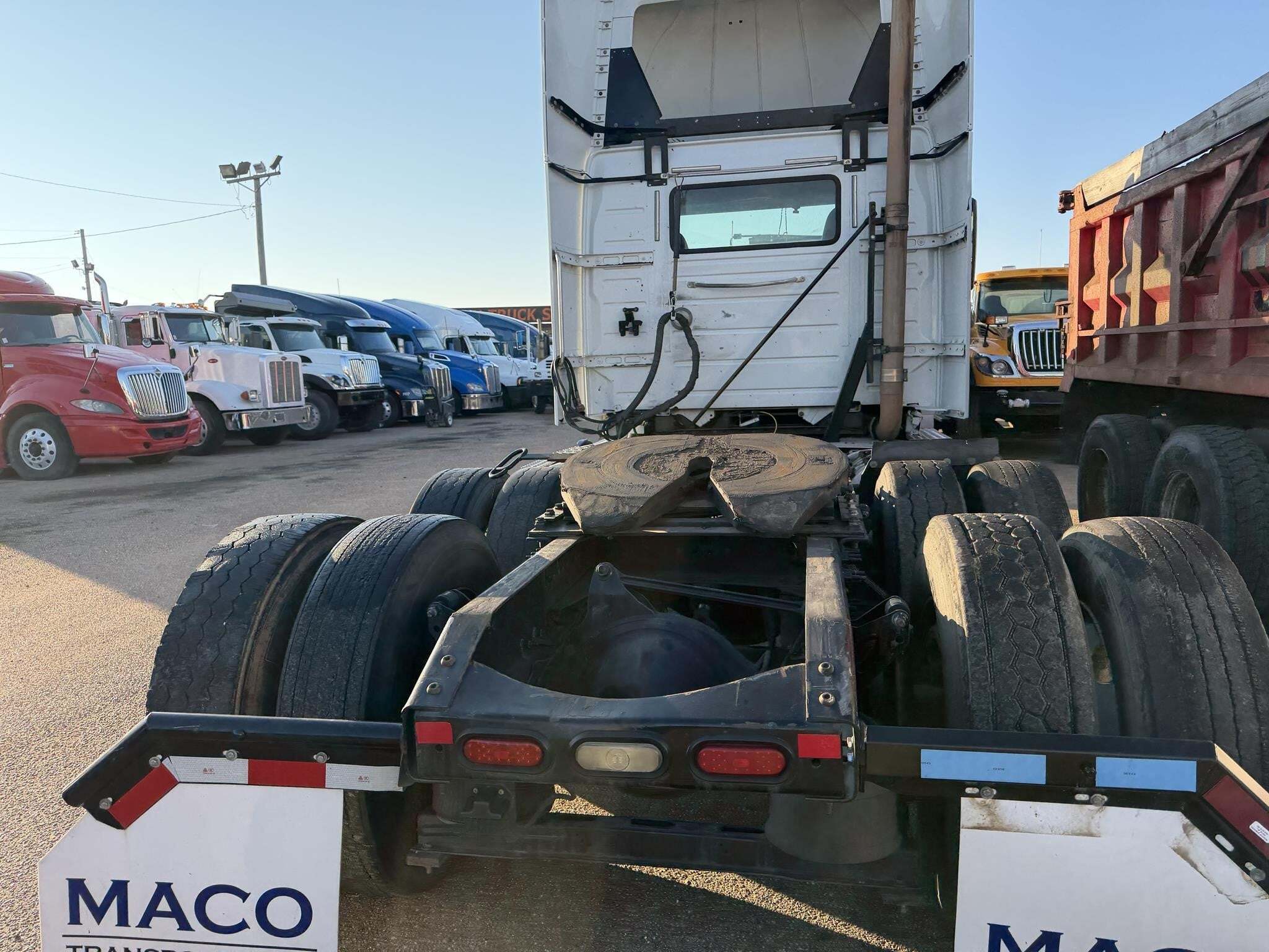 2017 Volvo VNL64T300 Semi Trucks/Trailer