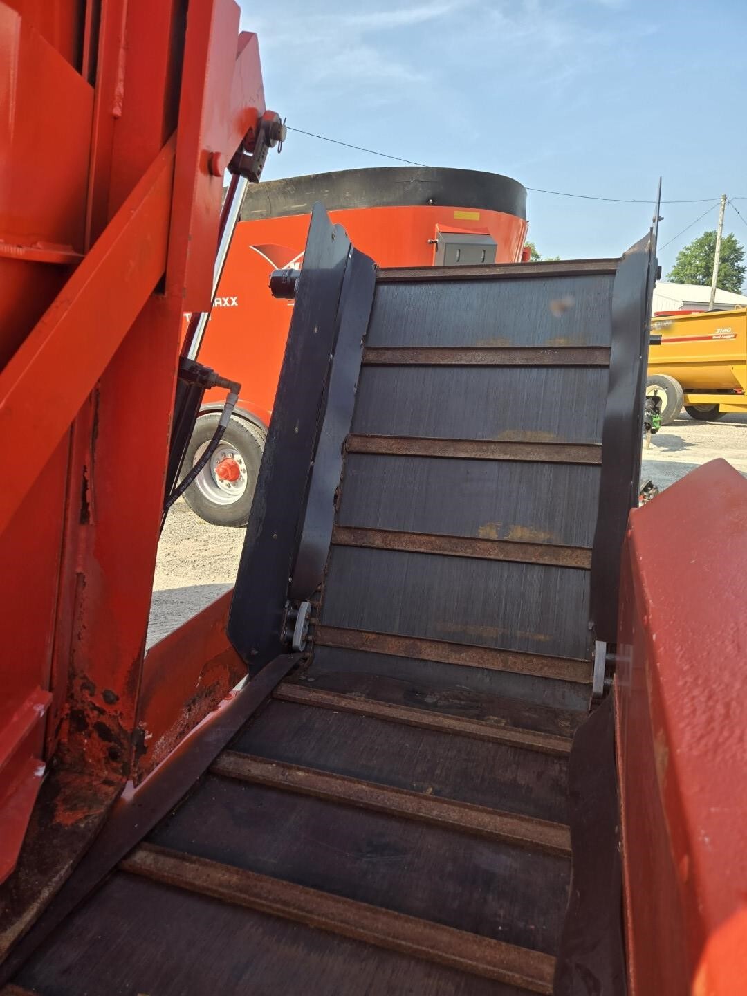 2012 Kuhn Knight 5156 Grinders and Mixer