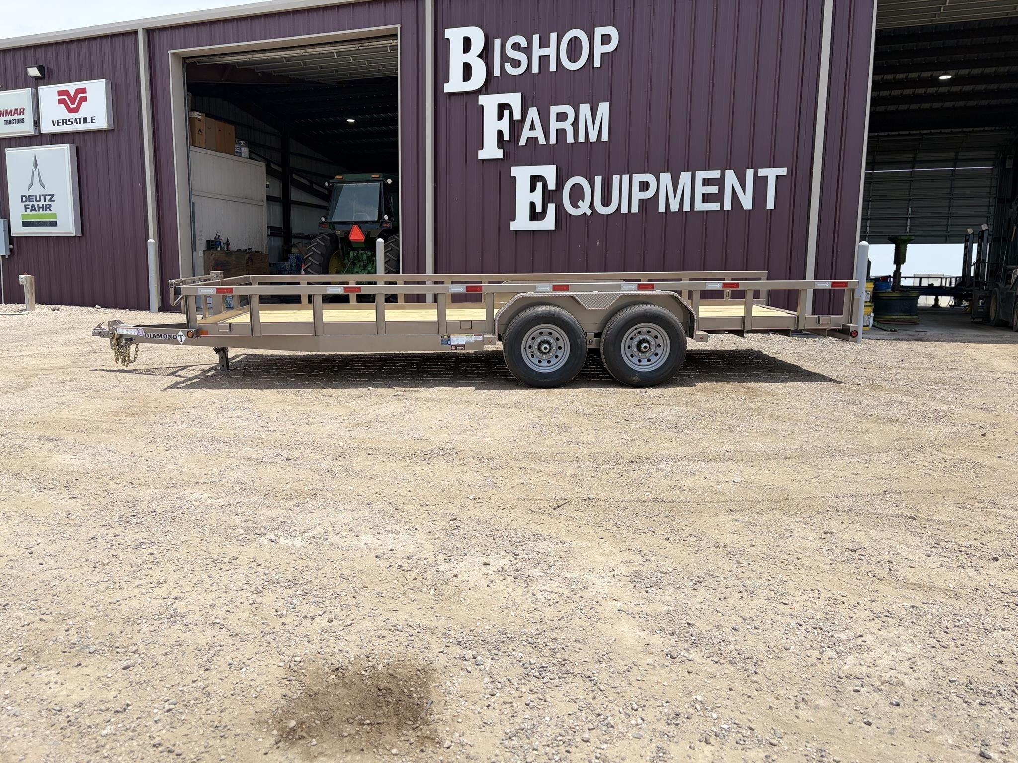 2027 Diamond T 20 Flatbed Trucks/Trailer
