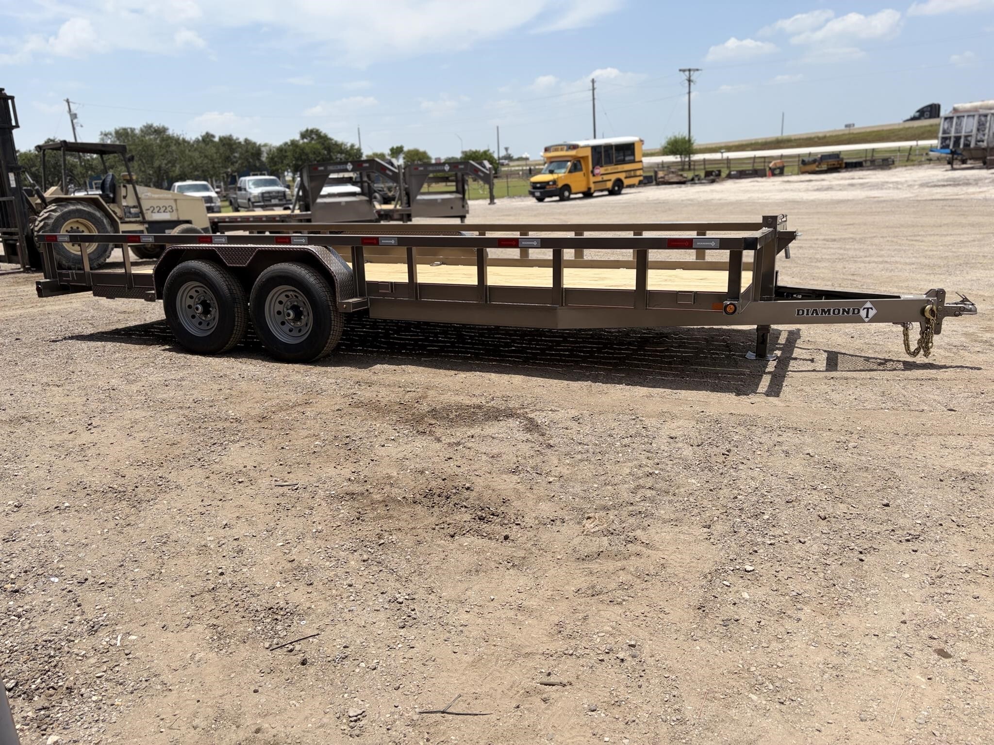 2027 Diamond T 20 Flatbed Trucks/Trailer