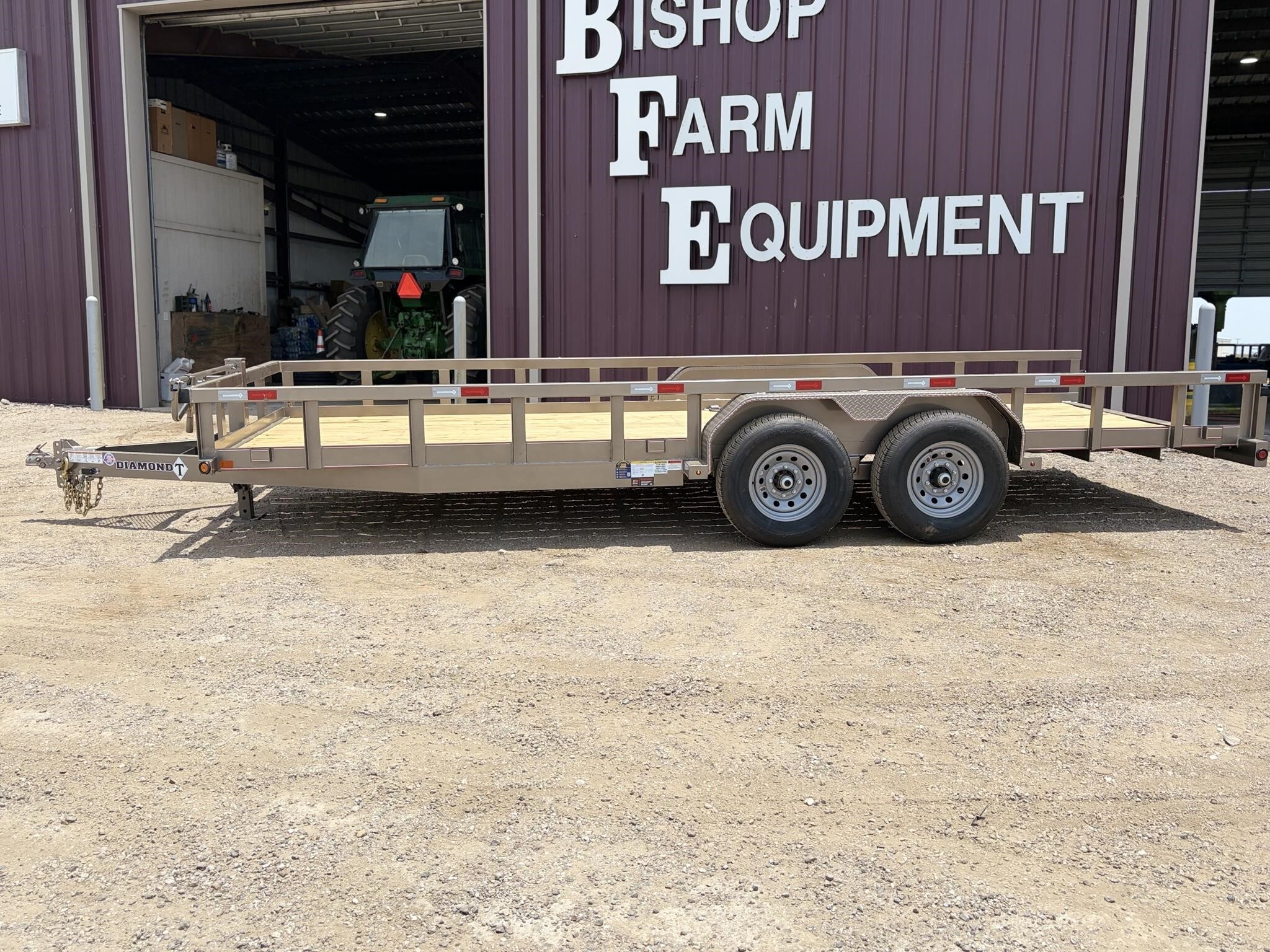 2027 Diamond T 20 Flatbed Trucks/Trailer