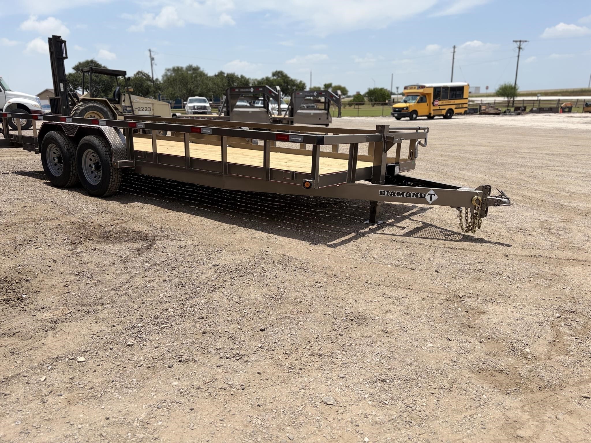 2027 Diamond T 20 Flatbed Trucks/Trailer