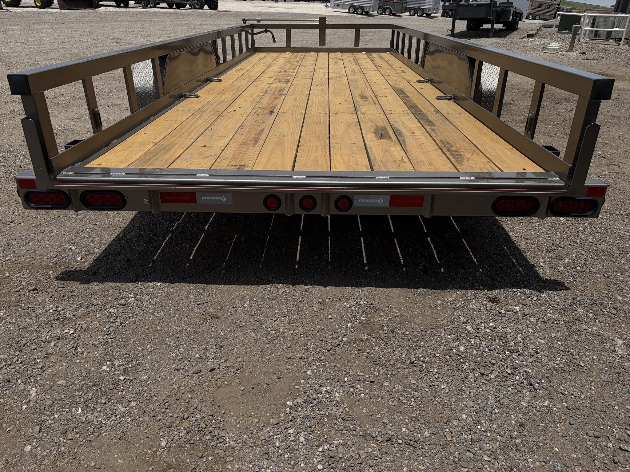 2027 Diamond T 20 Flatbed Trucks/Trailer