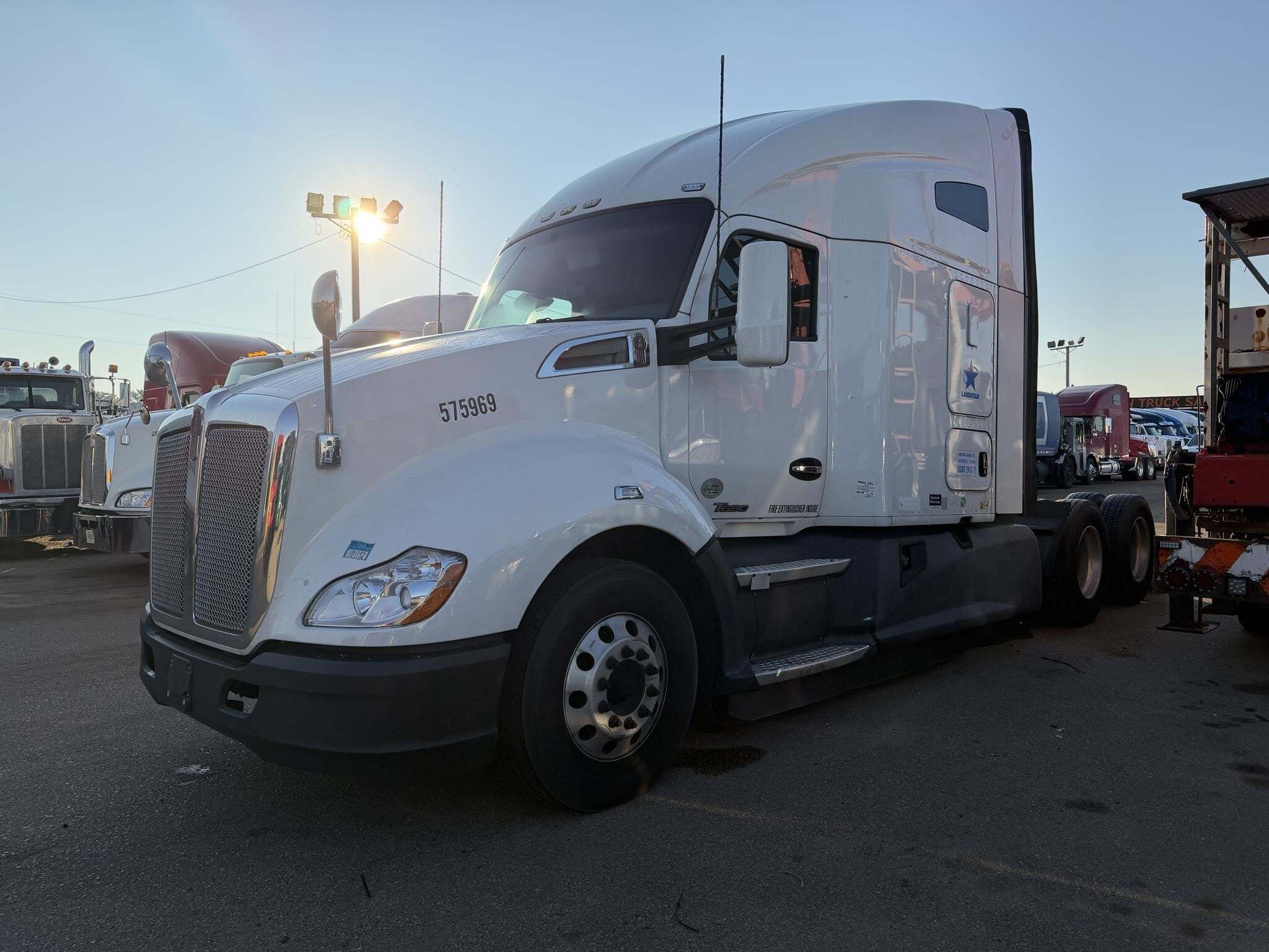 2018 Kenworth T680 Semi Trucks/Trailer