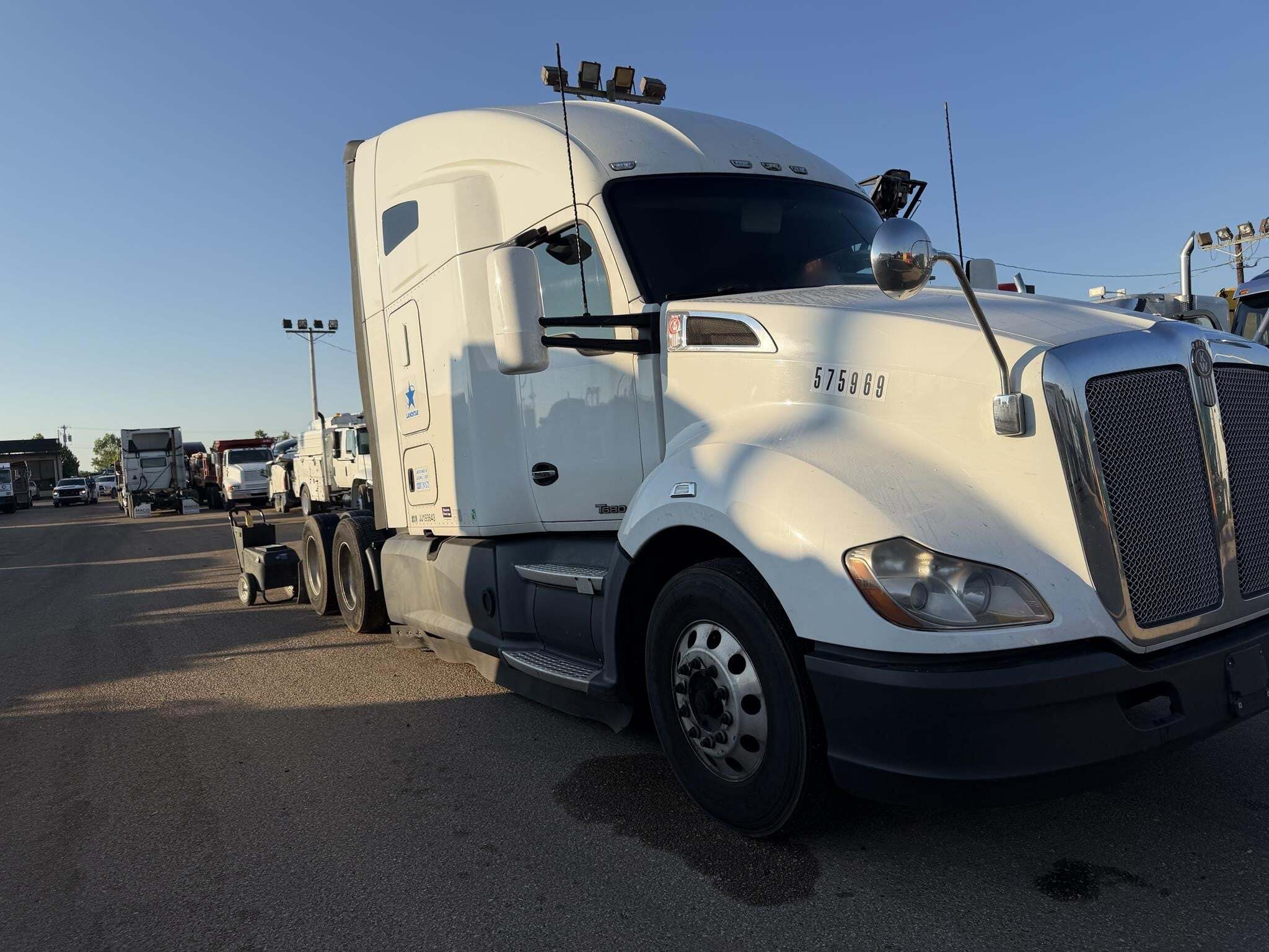 2018 Kenworth T680 Semi Trucks/Trailer