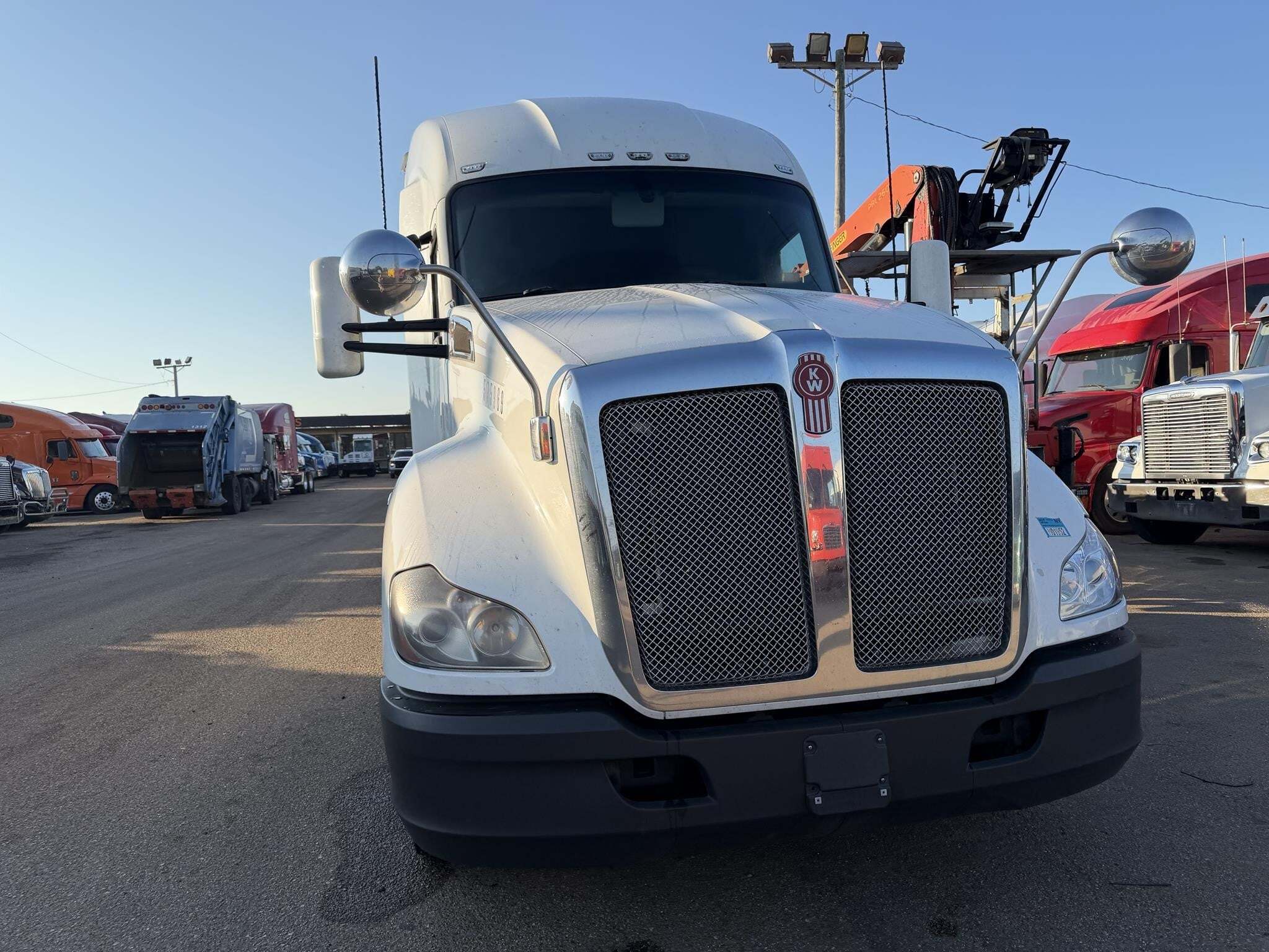 2018 Kenworth T680 Semi Trucks/Trailer