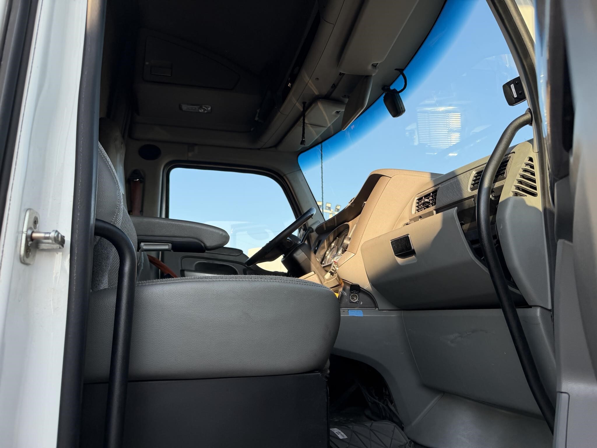 2018 Kenworth T680 Semi Trucks/Trailer