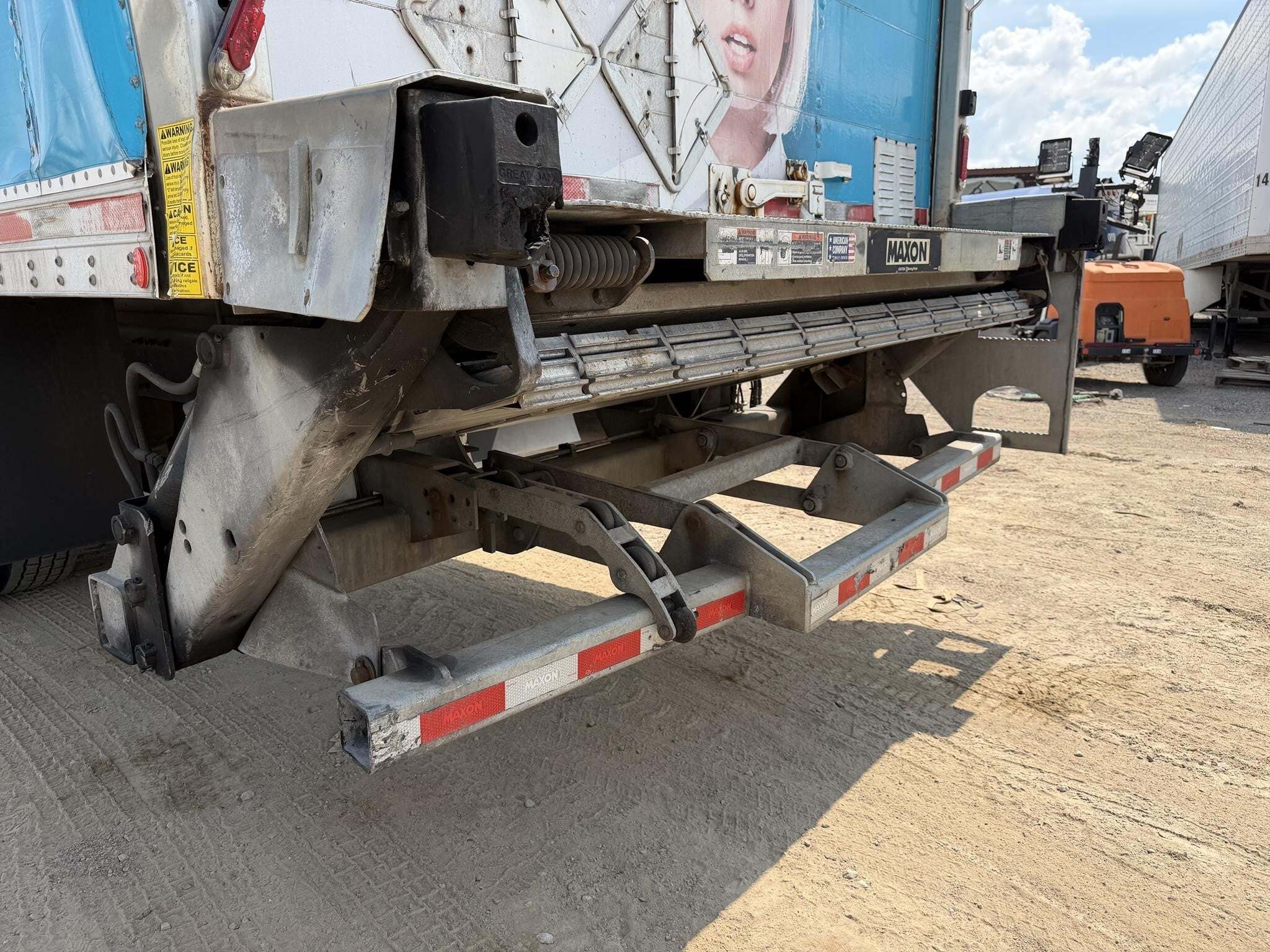 2017 Peterbilt 337 Semi Trucks/Trailer